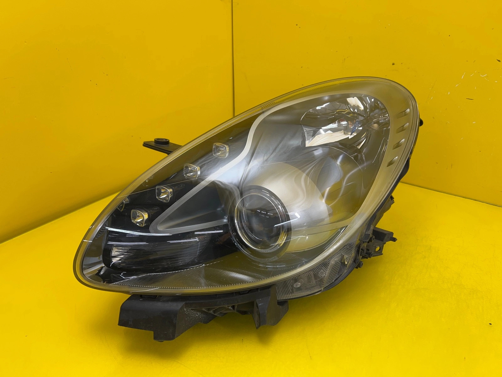 Phare avant gauche Alfa Romeo Giulietta Led Lens 00505465710 Autolamps Phare avant gauche Alfa Romeo Giulietta Led Lens 00505465710