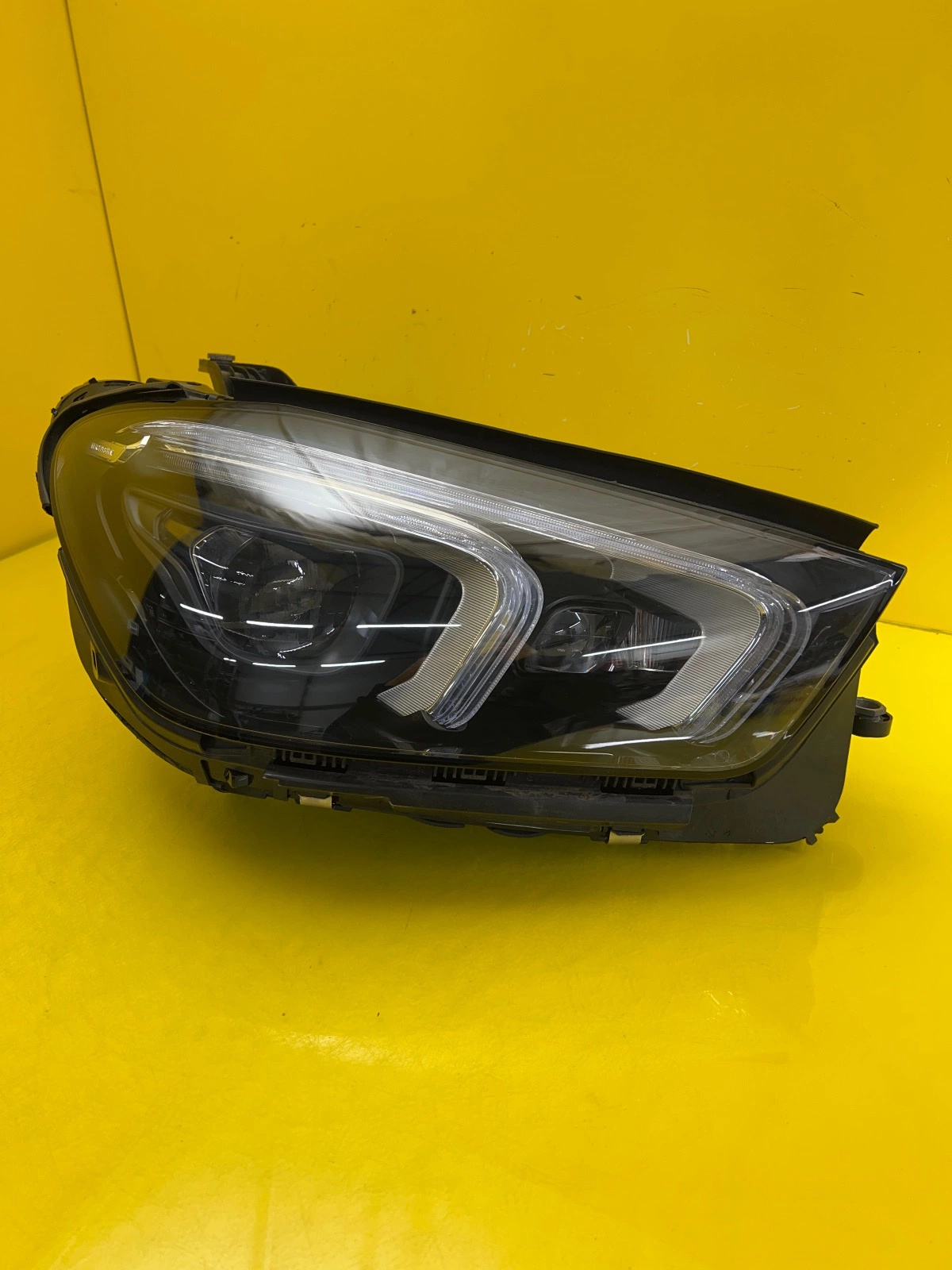 Phare droit Mercedes GLE W167 Full Led Multibeam A1679061700 Autolamps Phare droit Mercedes GLE W167 Full Led Multibeam A1679061700