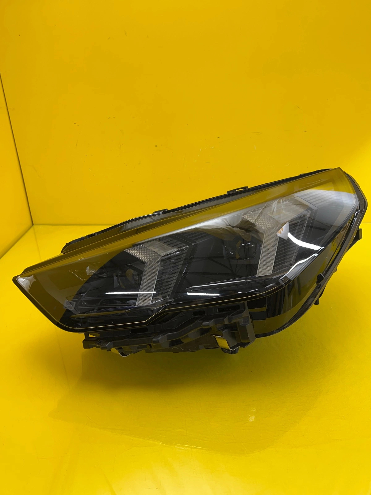 Phare avant gauche BMW X2 U10 5A77EC7-06 Autolamps Phare avant gauche BMW X2 U10 5A77EC7-06