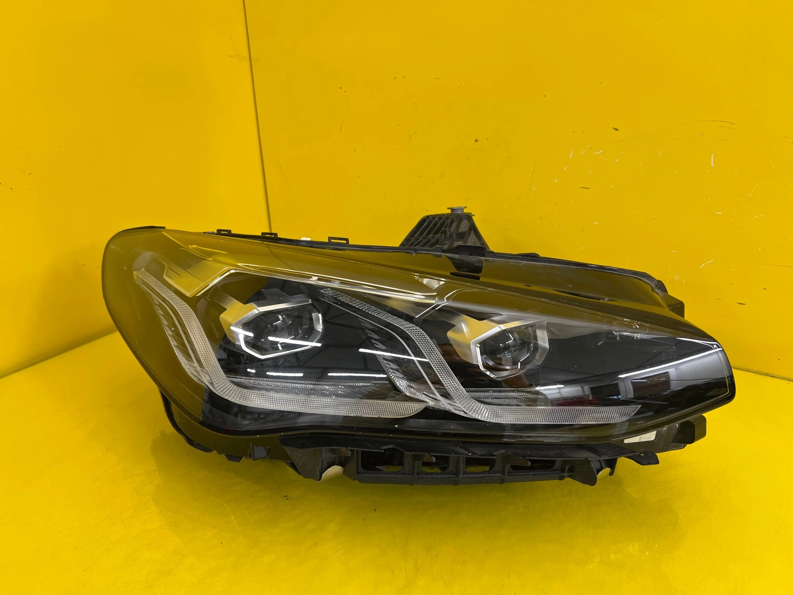 Phare avant droit BMW 2 U06 Full Led 5A42248-08 Autolamps Phare avant droit BMW 2 U06 Full Led 5A42248-08