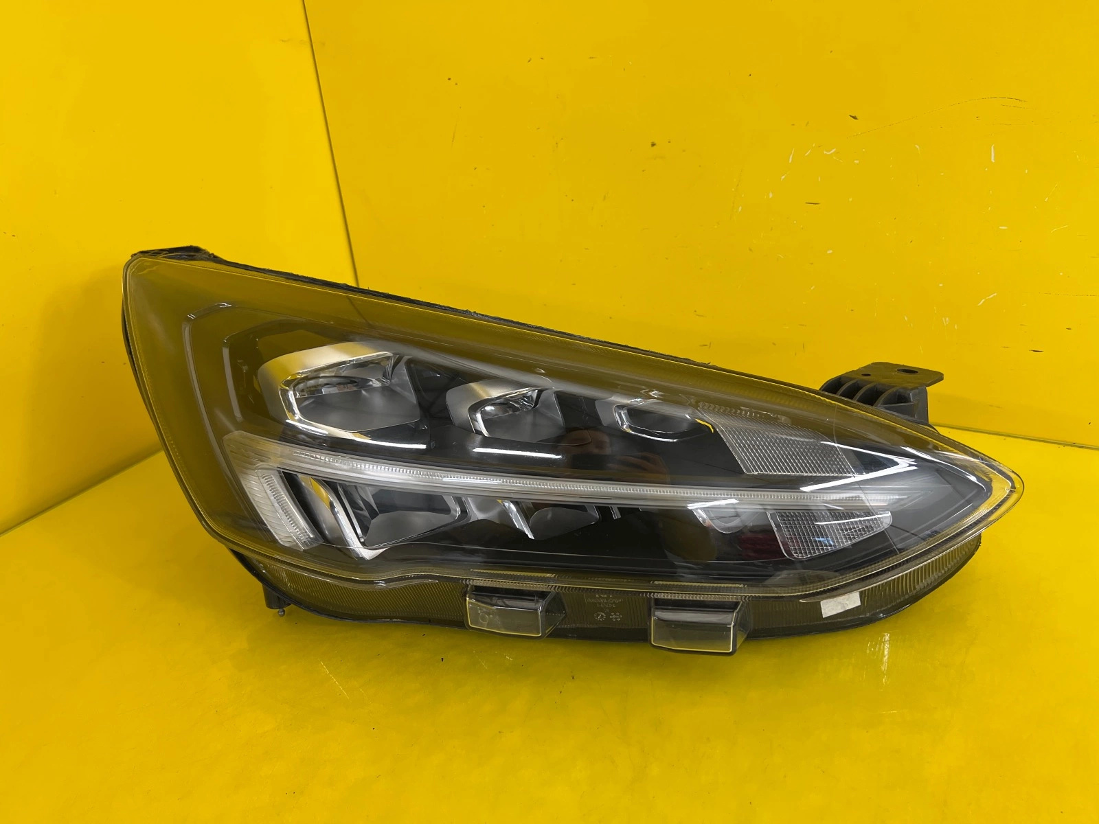 Phare droit Ford Focus MK4 Full Led MX7B-13E014-GC Autolamps Phare droit Ford Focus MK4 Full Led MX7B-13E014-GC