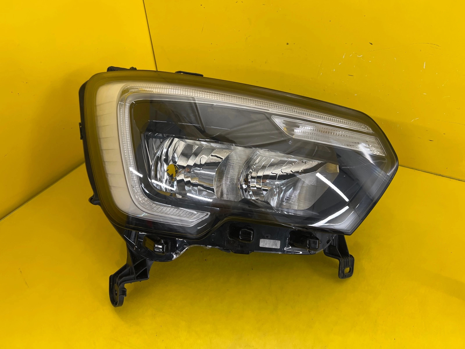 Phare droit Renault Master III IV Movano B Lift 19- Led 260105567R Autolamps Phare droit Renault Master III IV Movano B Lift 19- Led 260105567R