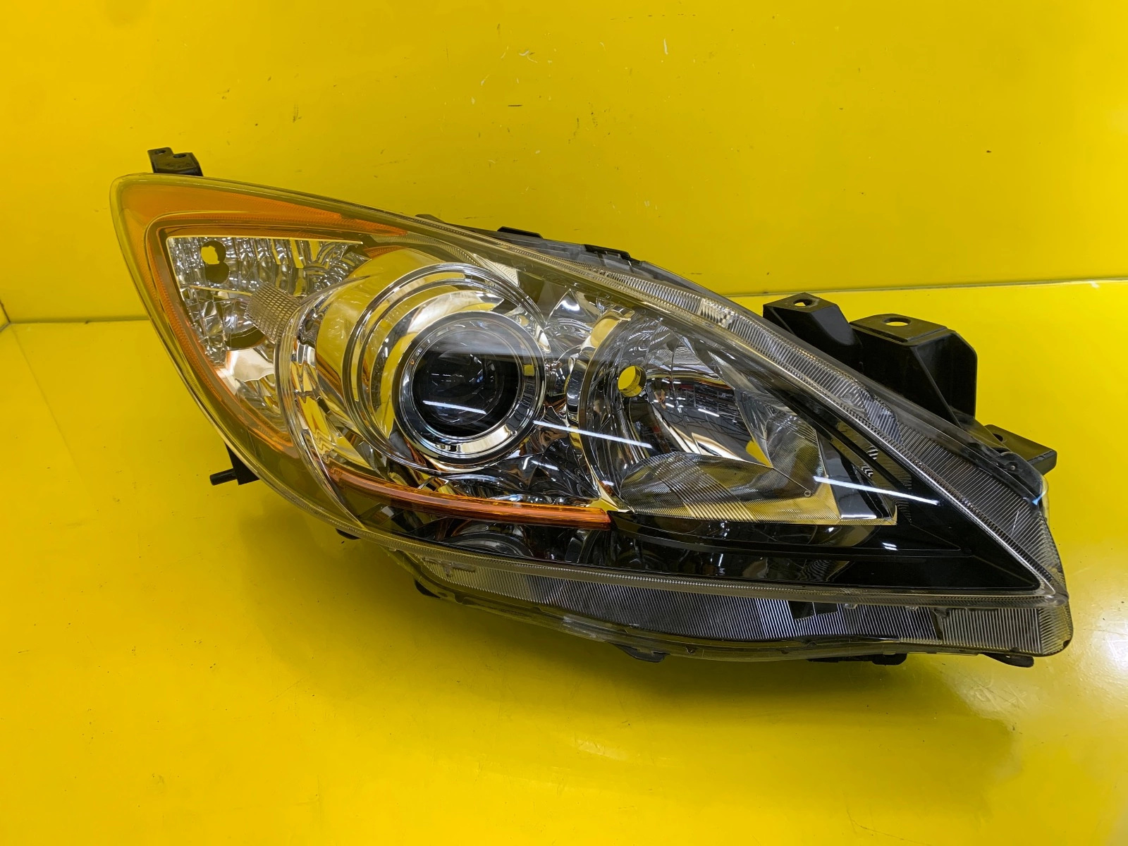 Phare avant droit Mazda 3 BL 2009-2012 Autolamps Phare avant droit Mazda 3 BL 2009-2012