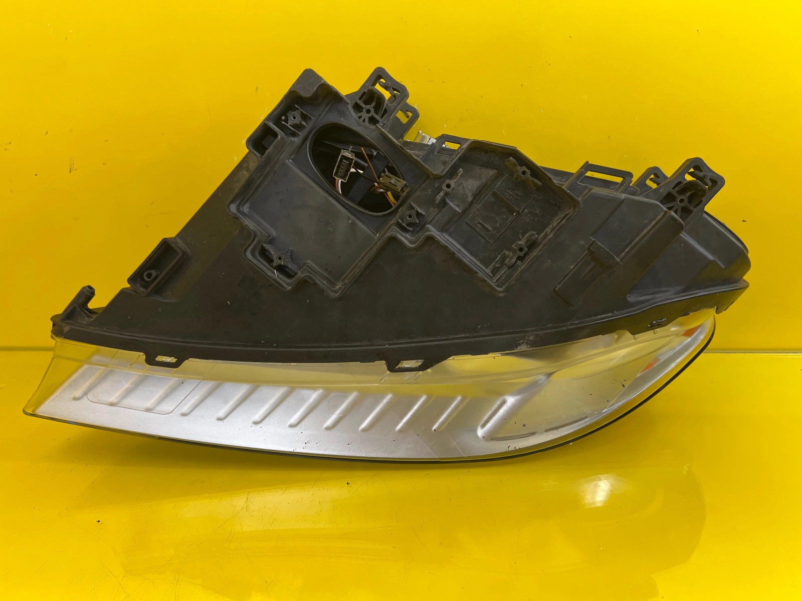 Phare droit Volvo V70 III S80 II Xenon Non orientable 31214348 Autolamps 5 Phare droit Volvo V70 III S80 II Xenon Non orientable 31214348