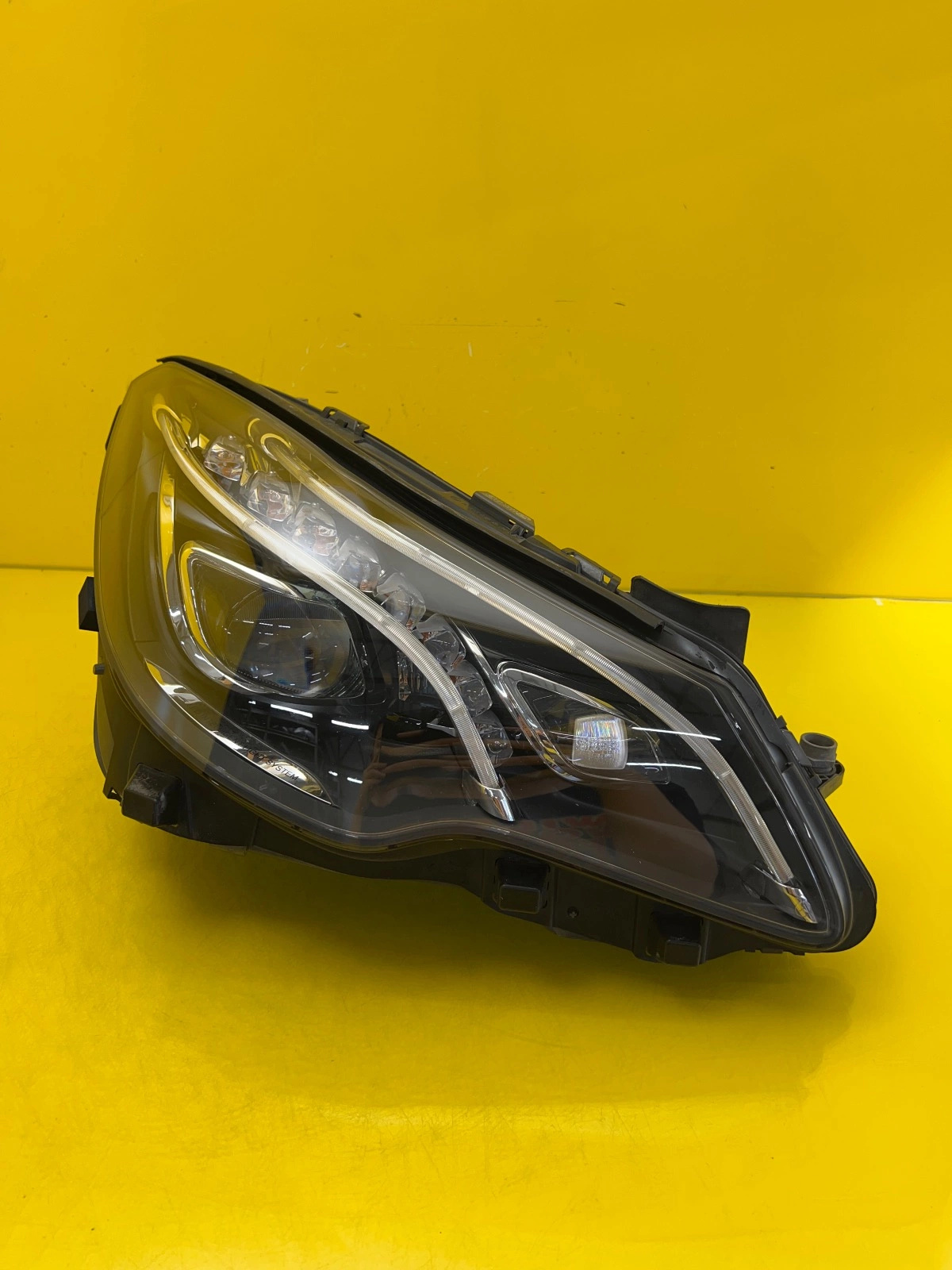 Phare droit Mercedes Classe E W207 Lift Full Led ILS A2079064000 Autolamps Phare droit Mercedes Classe E W207 Lift Full Led ILS A2079064000