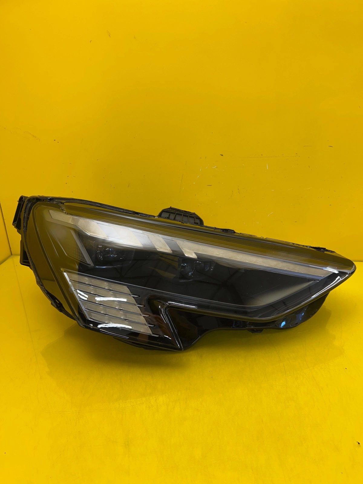 Phare droit Audi A3 8Y RS3 S3 Full Led Matrix 8Y0941036F Autolamps Phare droit Audi A3 8Y RS3 S3 Full Led Matrix 8Y0941036F