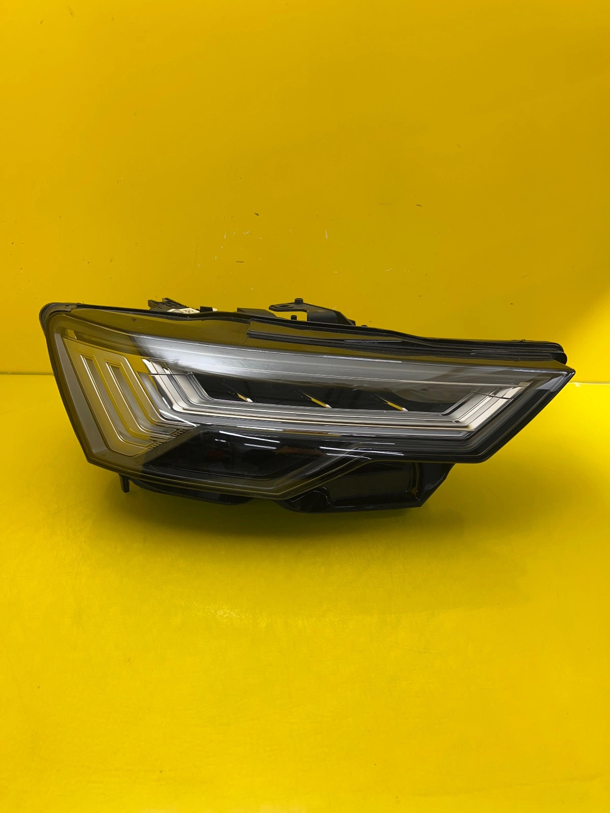 Phare droit Audi A6 C8 4K0 Full Led MATRIX 4K0941036 Autolamps Phare droit Audi A6 C8 4K0 Full Led MATRIX 4K0941036