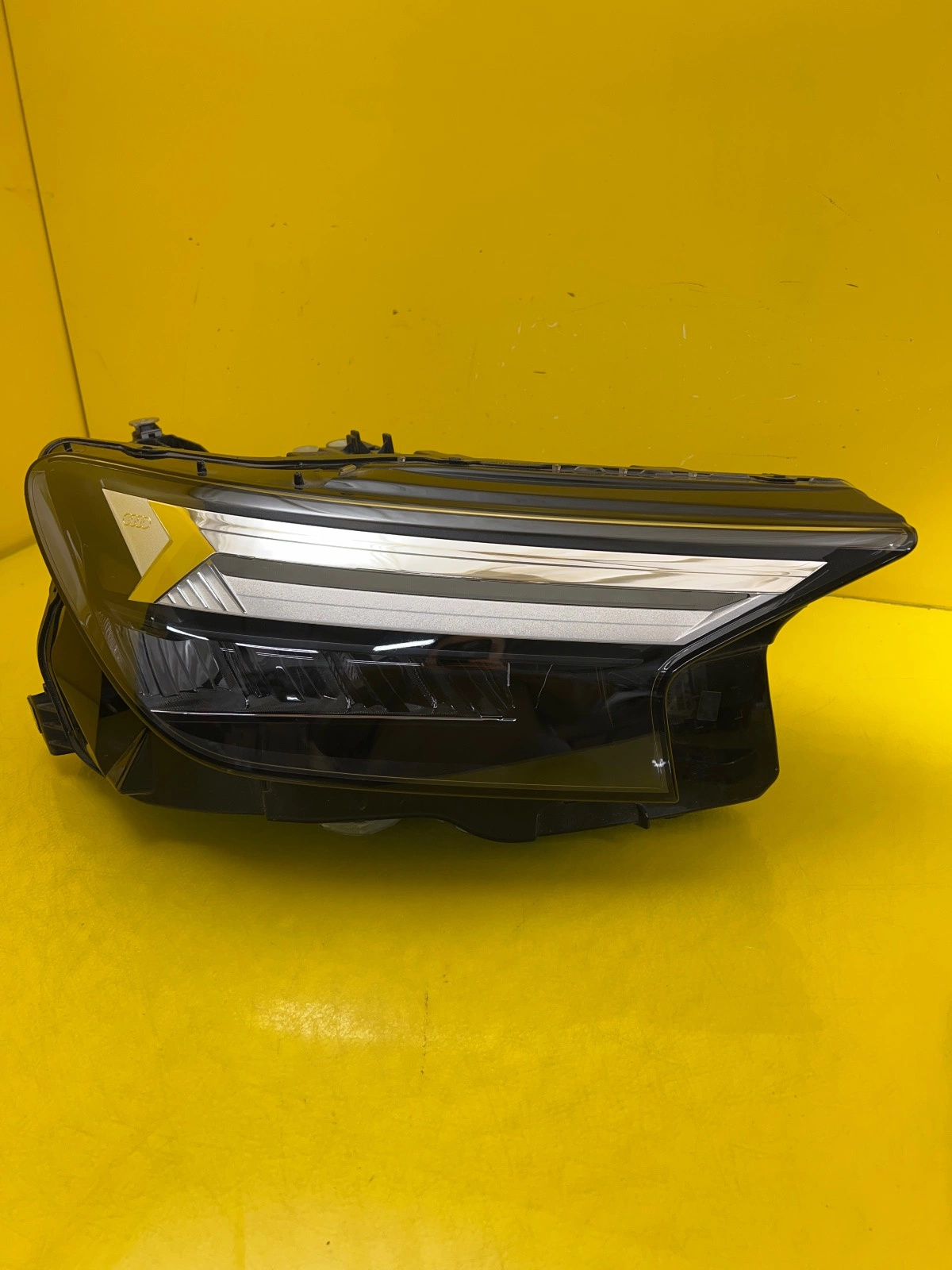 Phare droit Audi Q4 E-Tron Full Led 89A941034 Autolamps Phare droit Audi Q4 E-Tron Full Led 89A941034