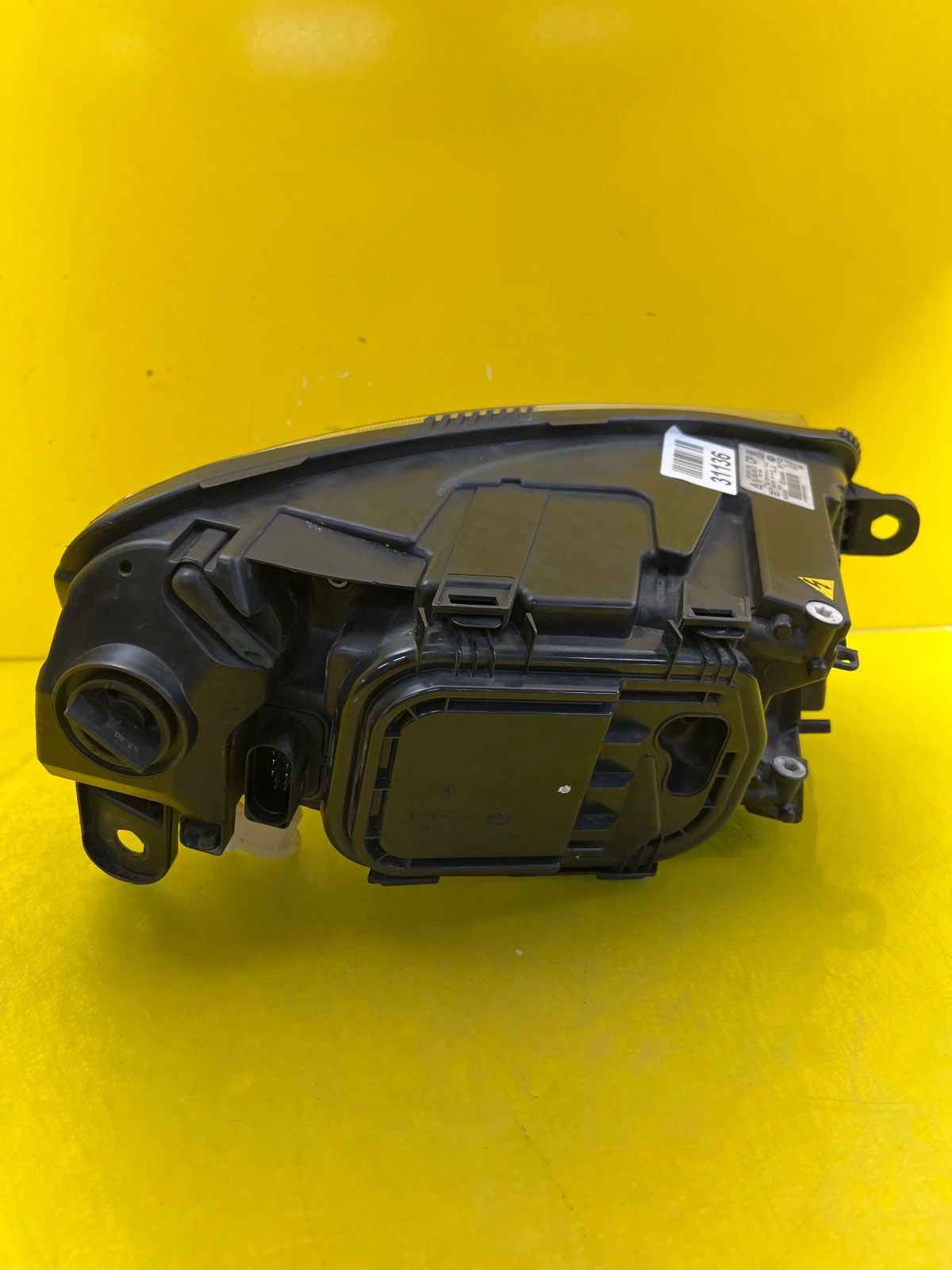 Phare gauche Audi A6 C6 Lift Led Bi-Xenon Untwisted 4F0941003CP Autolamps 4 Phare gauche Audi A6 C6 Lift Led Bi-Xenon Untwisted 4F0941003CP