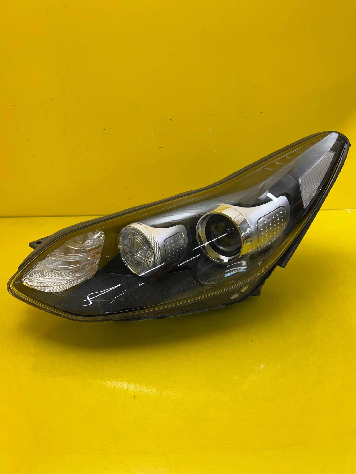 Phare avant gauche Kia Sportage IV 2015- Lentille 92101F1000 Autolamps Phare avant gauche Kia Sportage IV 2015- Lentille 92101F1000