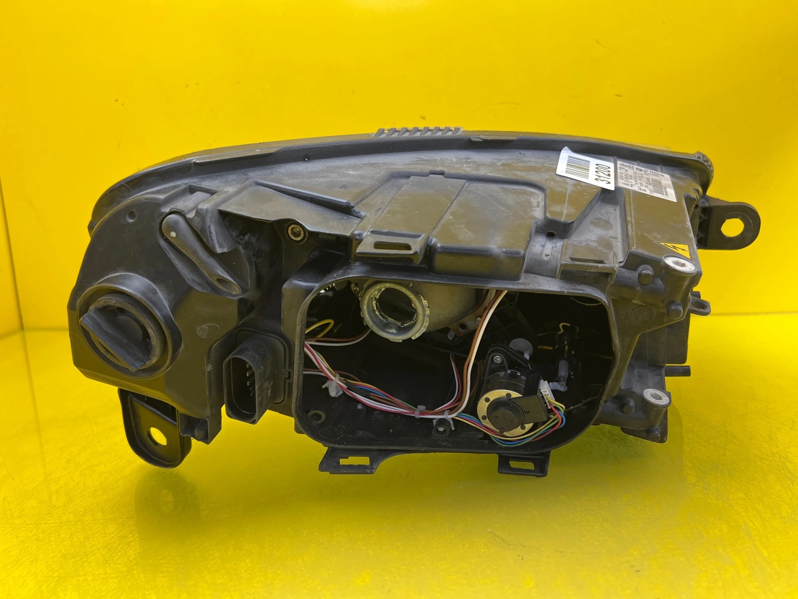 Phare gauche Audi A6 C6 Lift Led Bi-Xenon Untwisted 4F0941003CP Autolamps 4 Phare gauche Audi A6 C6 Lift Led Bi-Xenon Untwisted 4F0941003CP