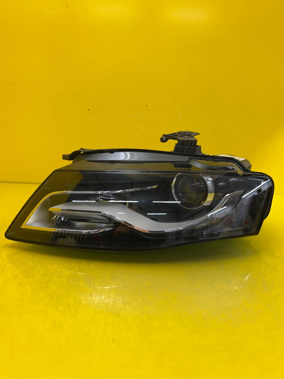 Phare gauche Audi A4 B8 8K0 Xenon non tournant 8K0941003C Autolamps Phare gauche Audi A4 B8 8K0 Xenon non tournant 8K0941003C