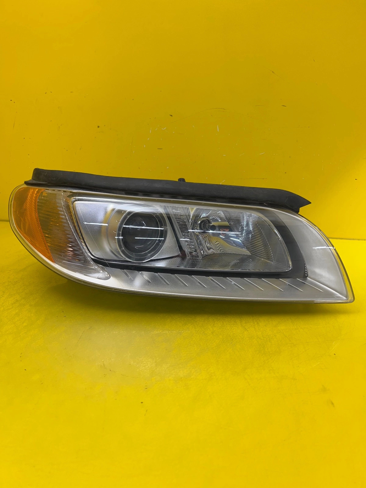 Phare droit Volvo V70 III S80 II Xenon Non orientable 31214348 Autolamps Phare droit Volvo V70 III S80 II Xenon Non orientable 31214348