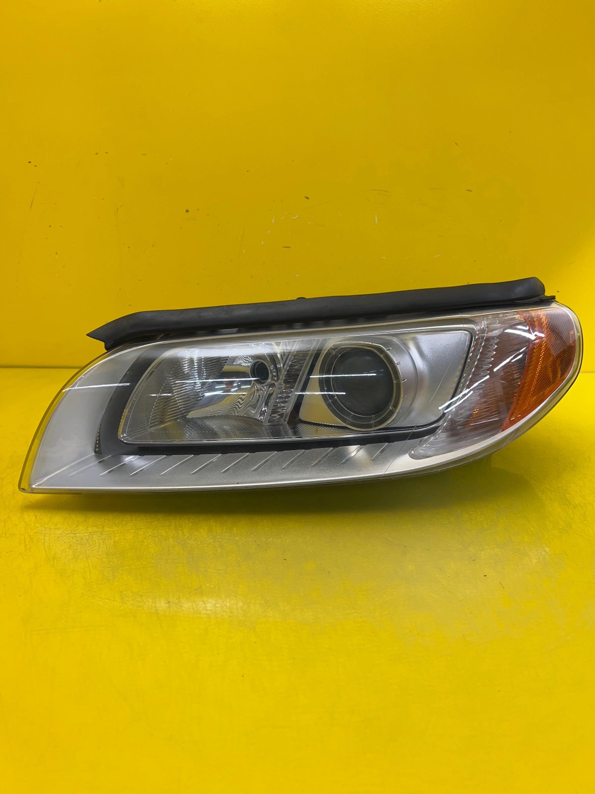 Phare gauche Volvo V70 III S80 II Xenon non orientable 31214347 Autolamps Phare gauche Volvo V70 III S80 II Xenon non orientable 31214347