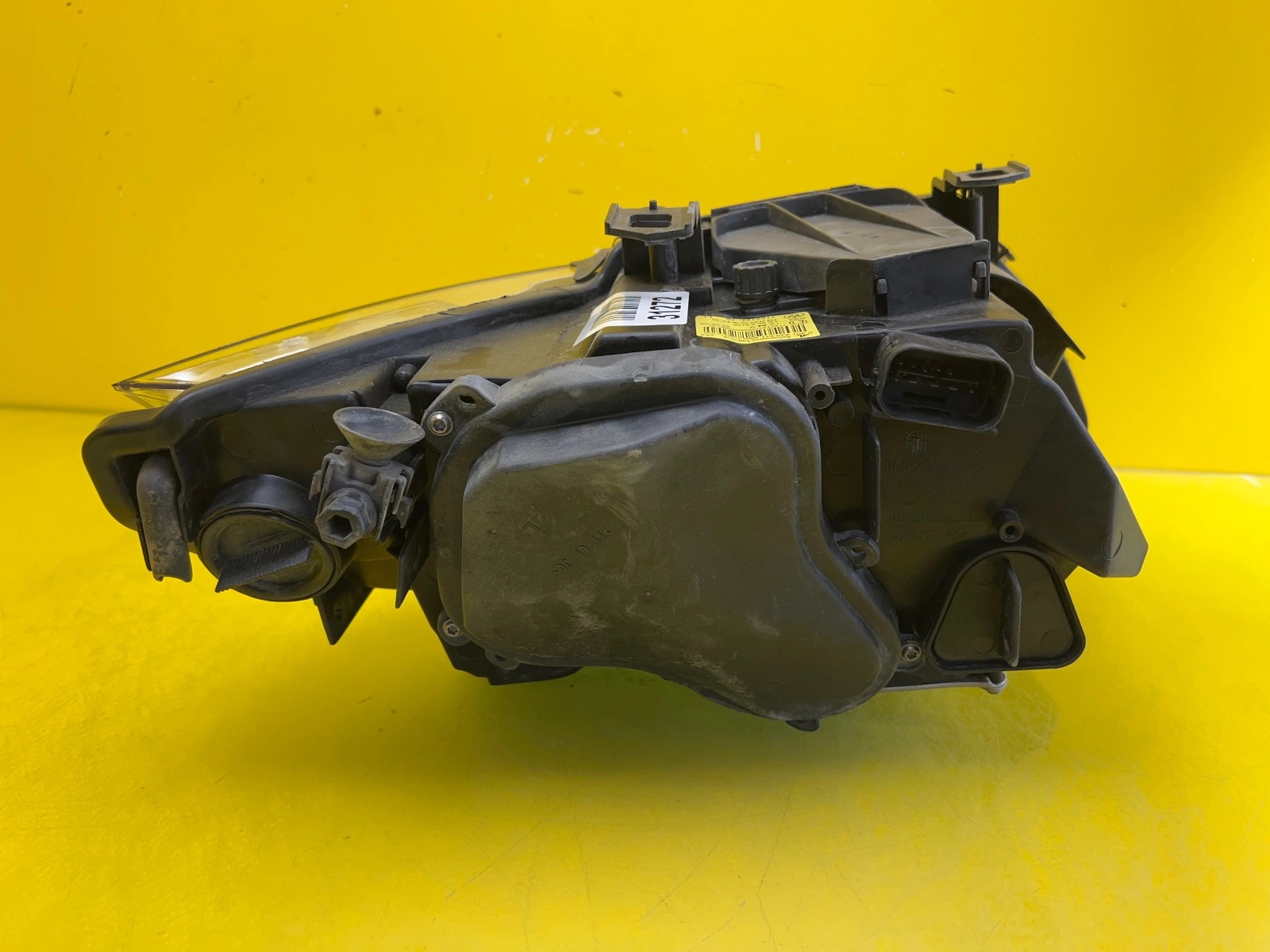 Phare gauche BMW 3 E92 E93 Bi-Xenon Non-twist 7162127 Autolamps 3 Phare gauche BMW 3 E92 E93 Bi-Xenon Non-twist 7162127