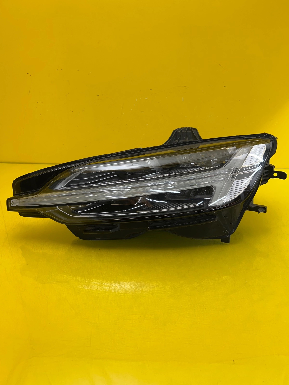 Phare gauche Volvo S60 V60 Mid Led 32228815 Autolamps Phare gauche Volvo S60 V60 Mid Led 32228815